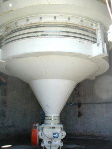 Vibrating bin discharger to aid in material flow